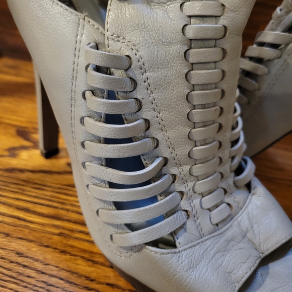 BCBG Womens Grey Leather Open Toe Buckle Stiletto Heel Ankle Strap Booties 6M - Picture 13 of 16